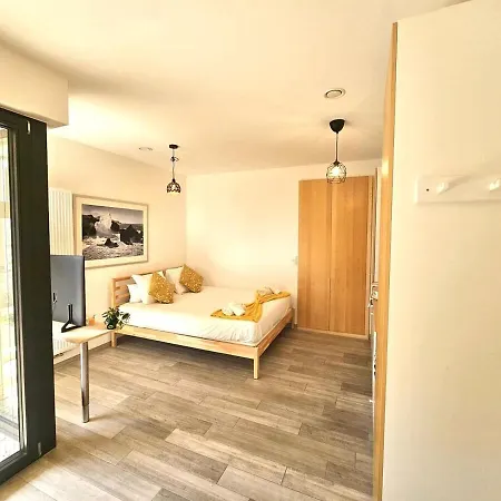 Cozy With Sunny Terrace-chiny3 Apartment