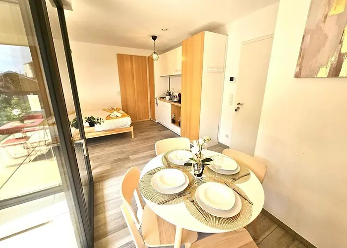 Cozy With Sunny Terrace-chiny3 Apartment